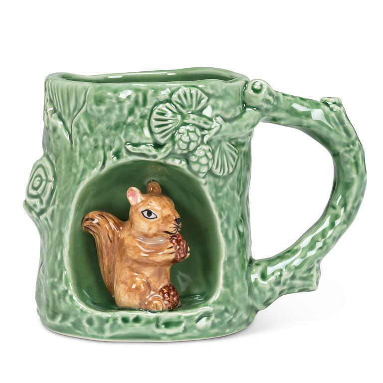 Mug écureuil dans l'arbre