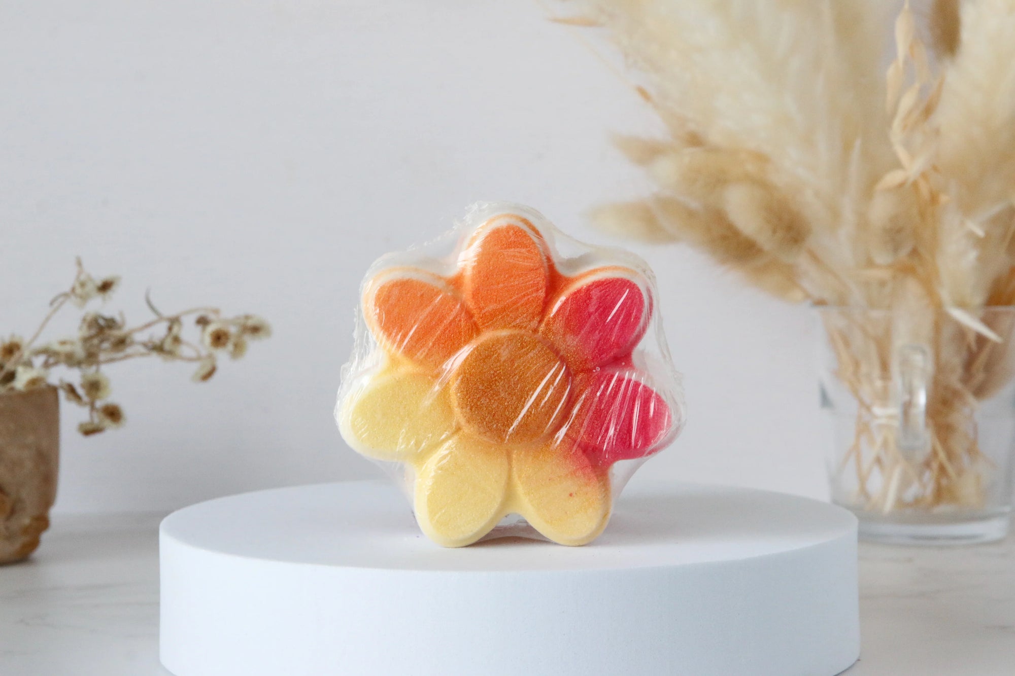 Bombe de bain | Marguerite avec insertions de colorées 145g